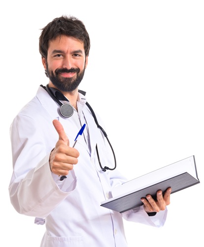 Doctor feliz con el pulgar arriba